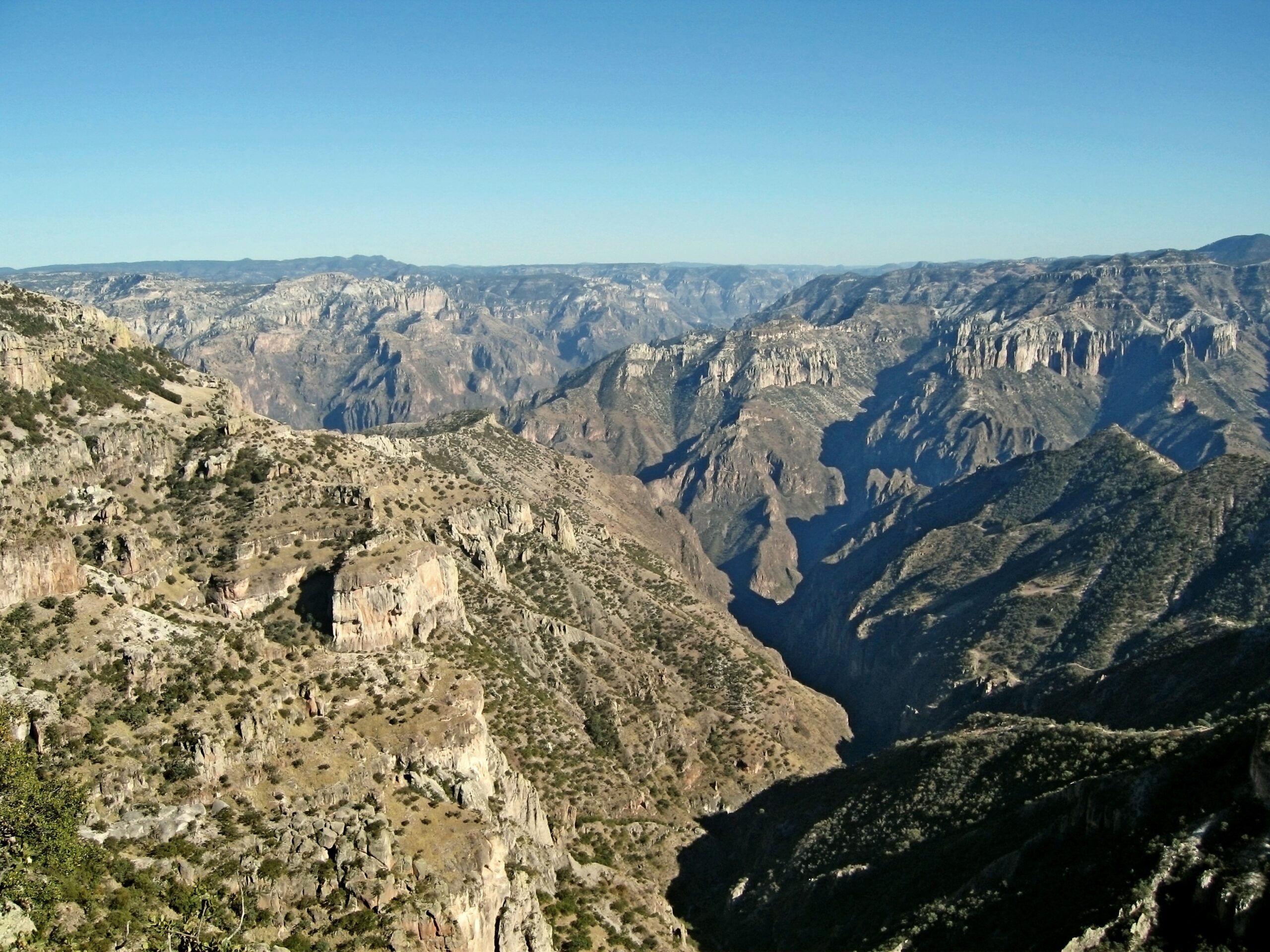 https://upload.wikimedia.org/wikipedia/commons/6/66/Barranca_del_cobre_2.jpg