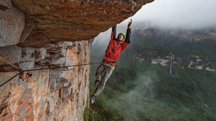 https://www.nationalgeographic.com.es/medio/2022/03/22/alex-honnold-aparece-suspendido-del-paso-del-perezoso-uno-de-los-mas-duros-del-monte-weiassipu_8fe31f5d_1200x630.jpg