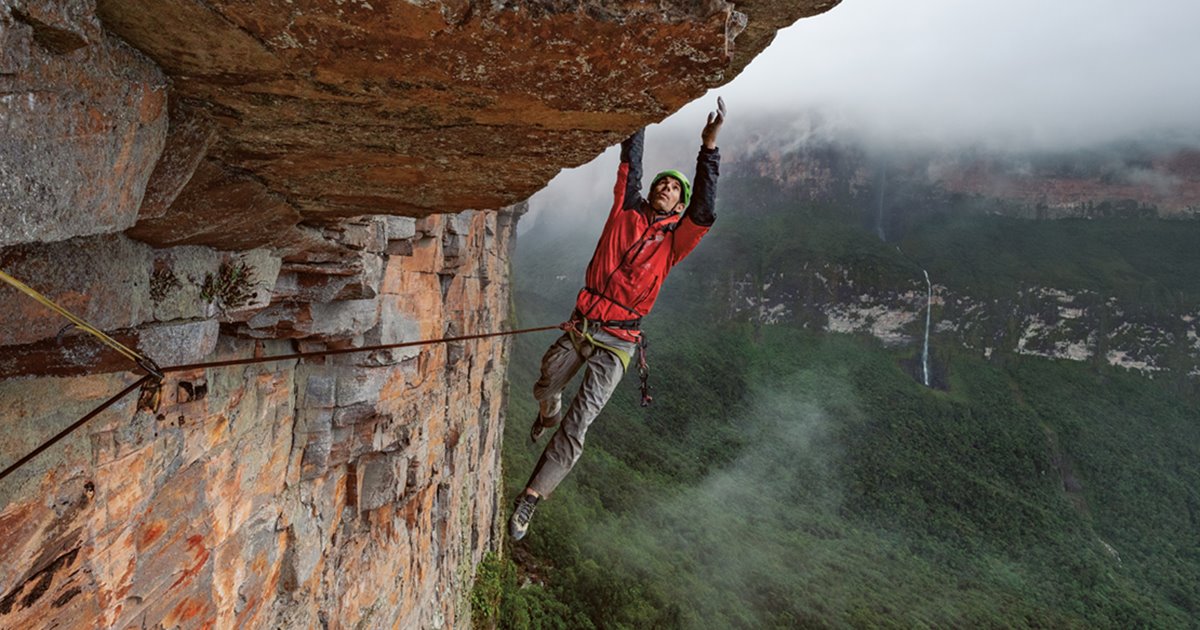 https://www.nationalgeographic.com.es/medio/2022/03/22/alex-honnold-aparece-suspendido-del-paso-del-perezoso-uno-de-los-mas-duros-del-monte-weiassipu_8fe31f5d_1200x630.jpg