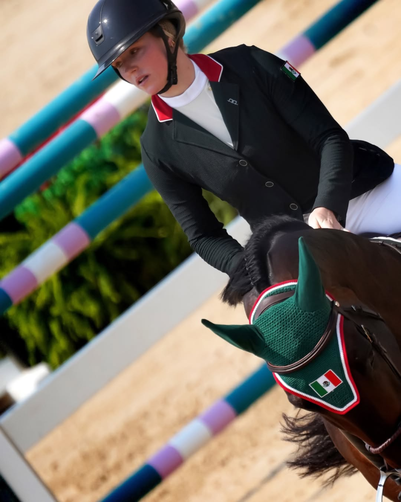 https://www.gob.mx/cms/uploads/image/file/964019/Maya_Denis___her_10_year_old_stallion_Chagolando_PS___at_the_FEI_North_American_Youth_Championships_at__traversecityhorseshows__cwd__cwdriders__cwdsaddles__cwdsellier__wecareyouride.jpg